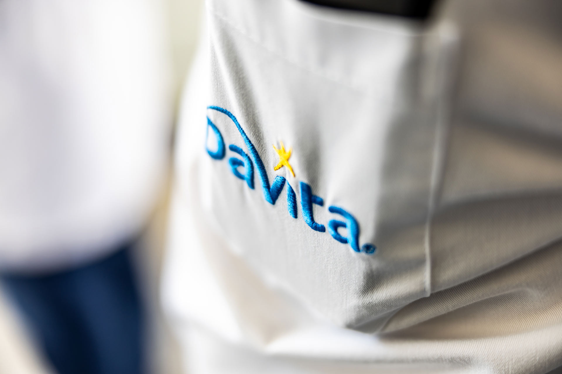 DaVita bata com logo