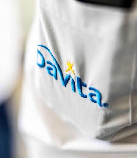 DaVita bata com logo